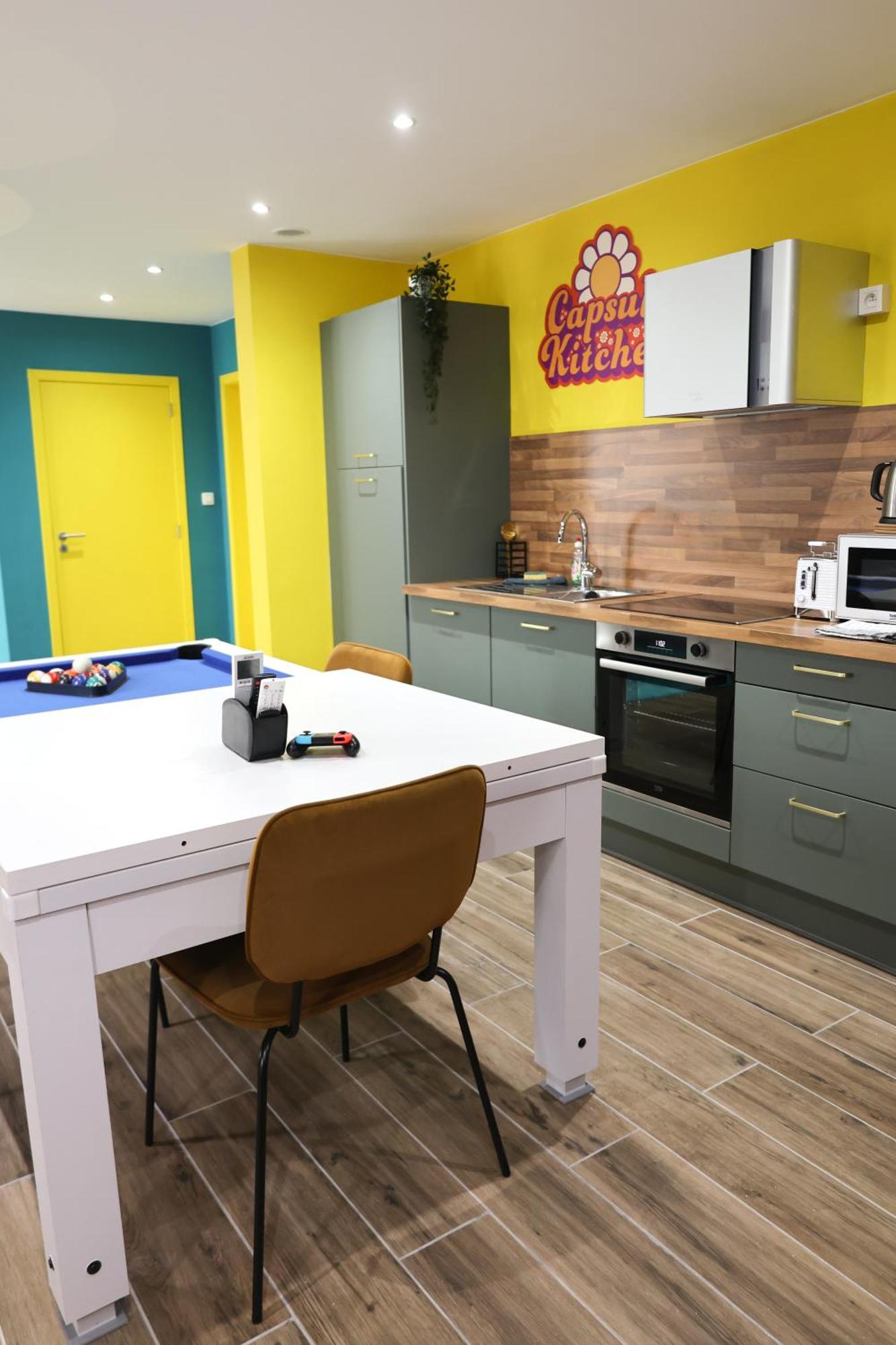Capsule Groovy-Jacuzzi-Sauna-Billard-Netflix- Nintendo Switch & Jeux Монс Экстерьер фото